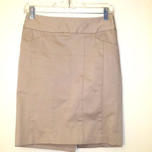 NWOT-The Limited Classic Pencil Skirt Size 0 in the Color Beige